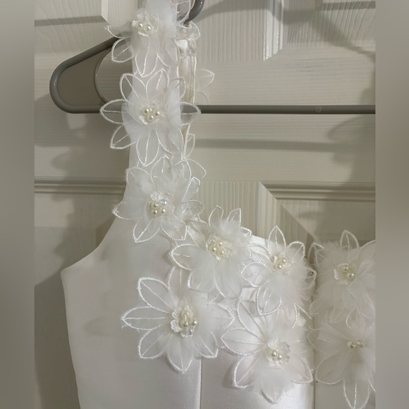 Elliatt Elder Dress White Mini - Picture 7 of 15